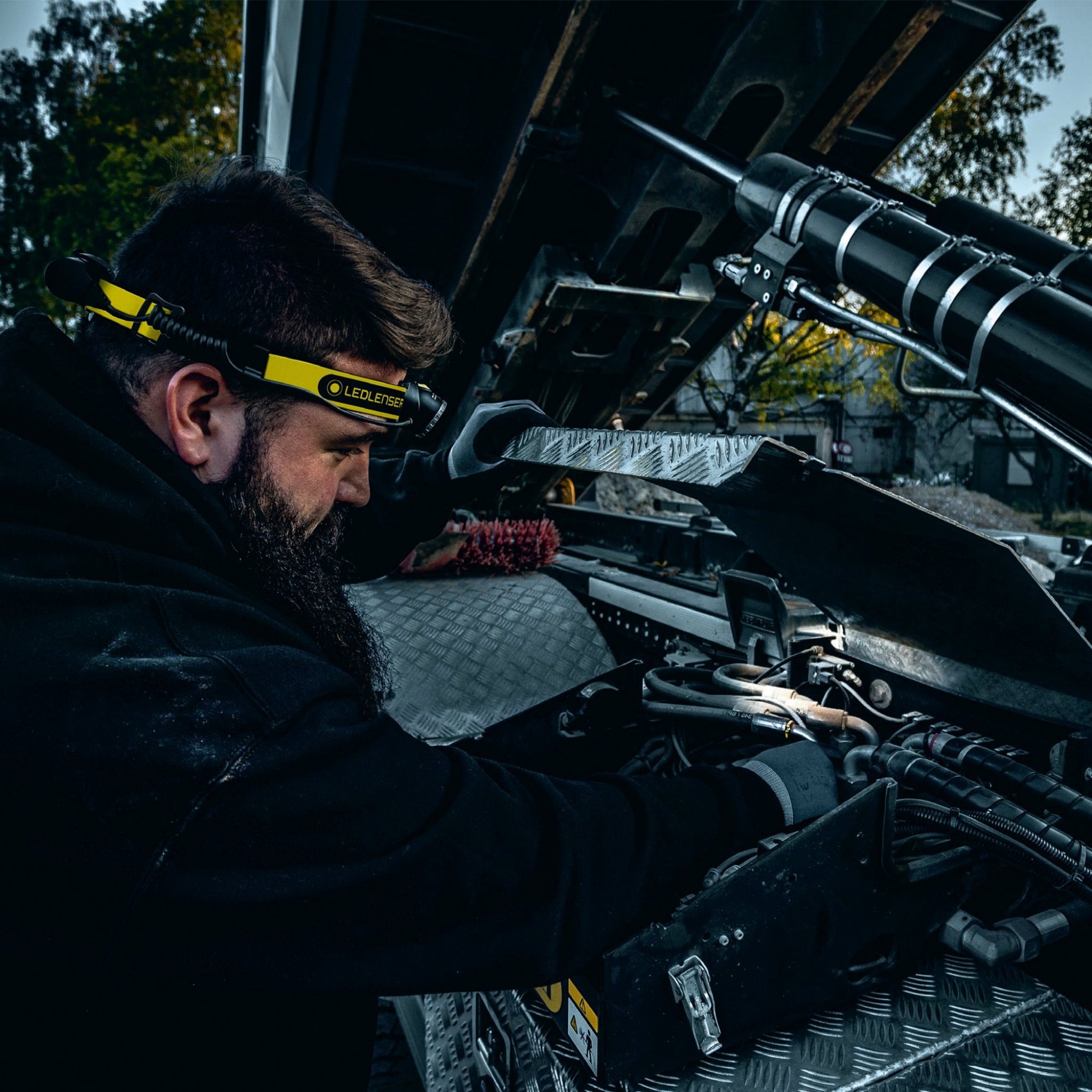 iH8R Headlamp and Flex3 Powerbank-Ledlenser USA
